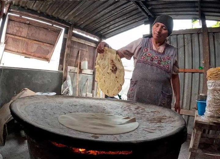 Imagen Radio: Tortillas tlayudas, en riesgo de desaparecer