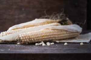 fresh-corn-on-the-cob-on-wooden-table-2026-09-22-03-16-07-utc